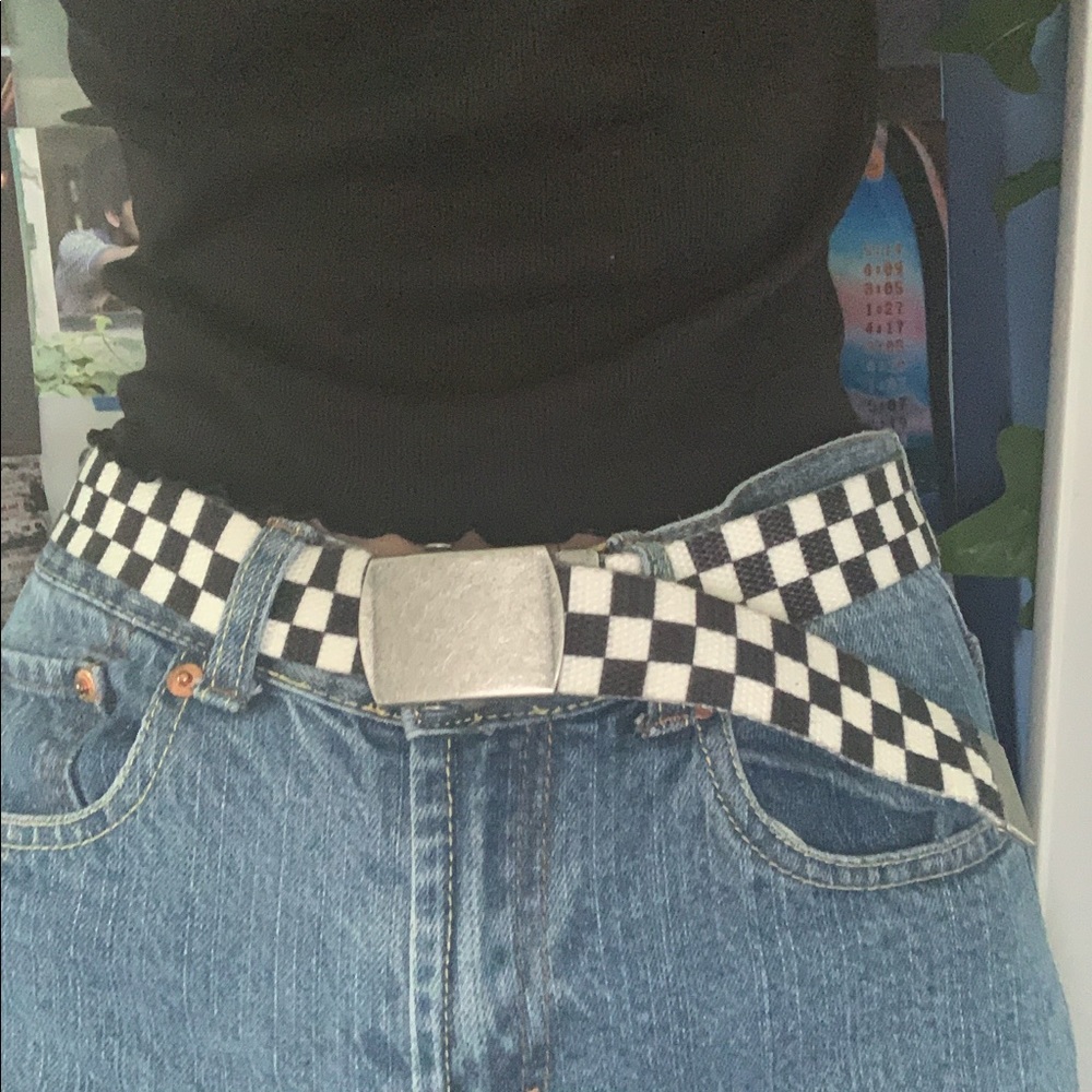 BRANDY MELVILLE CHECKERED BUCKLE BELT